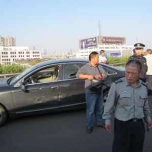 �Ͼ��ٷ�ǹ���� ����ȫ��׷��